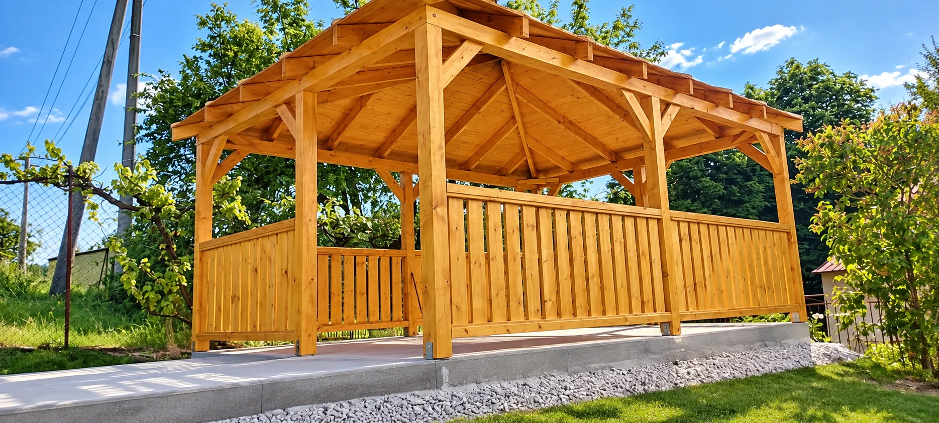 Gartenpavillon mit Geländer